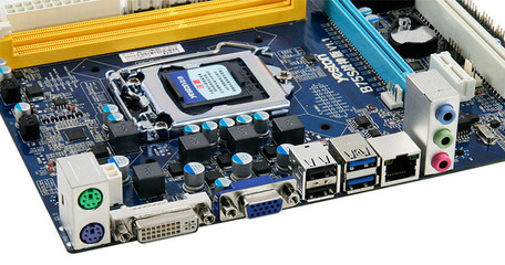 盈通B75S戰(zhàn)神主板 全固態(tài)千兆網(wǎng)絡(luò)的穩(wěn)定之選